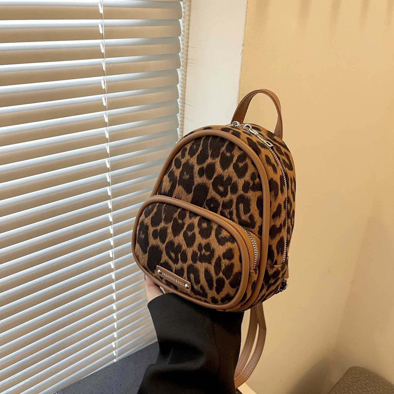2025 New Autumn and Winter Shoulder Bag Leopard Print Mens Backpack Versatile Mini Travel Printed Backpack Y250724