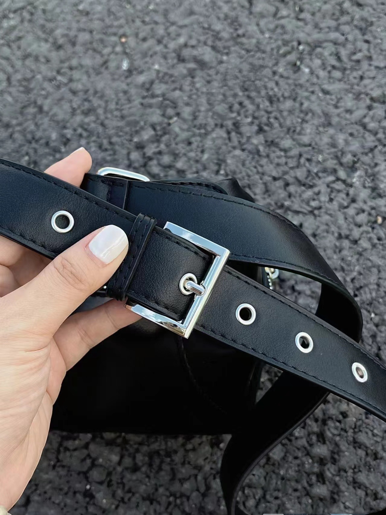 New Designer Men's Underarm Motorcycle Bag 2025 New Retro Shoulder Bag Handbag Women's Punk Style Handbag Fitness Bag Vacation Bag Beach Bag