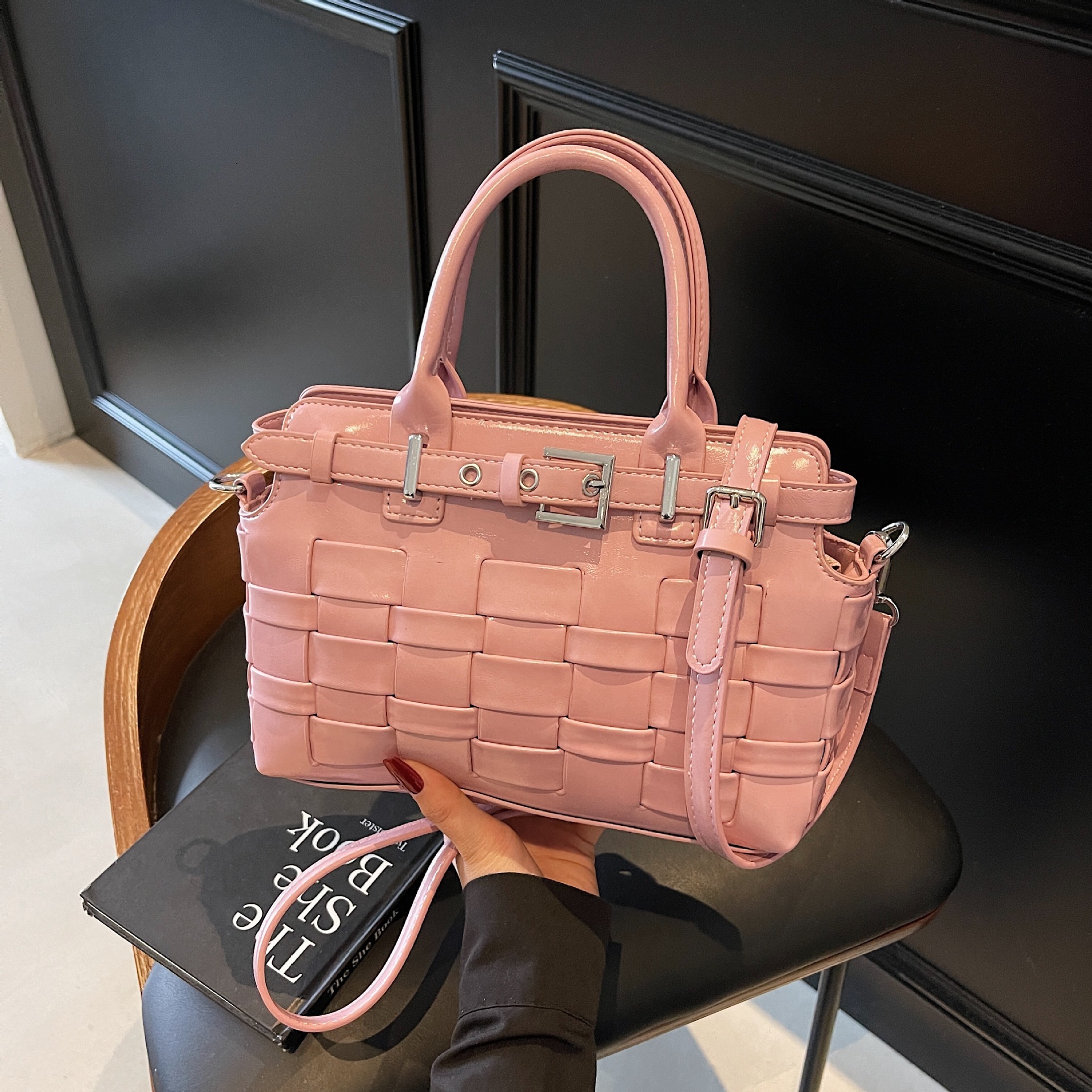 Luxury Brand Designer Bag High-End Korean Handheld Bucket Bag Fashionable Women's Bag Ins Design Woven Basket Crossbody Bag Fashion Bag