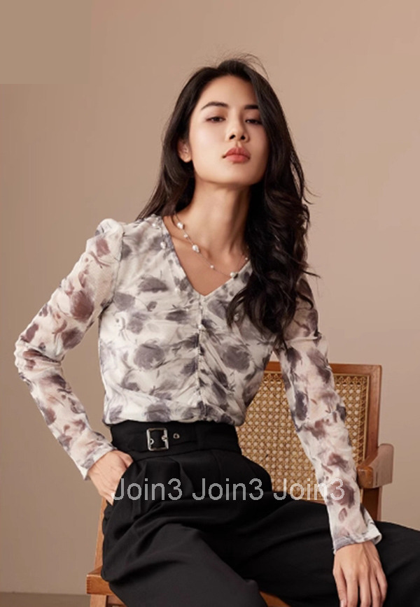 Summer New V-Neck Top Ruched Printed Base Shirt Versatile Long Sleeve T-Shirt for Women 2721