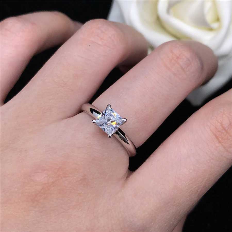 Certified 1CT Princess Cut Moissanite Engagement Ring Authentic 18k White Gold Womens Wedding Anniversary Ring W250417