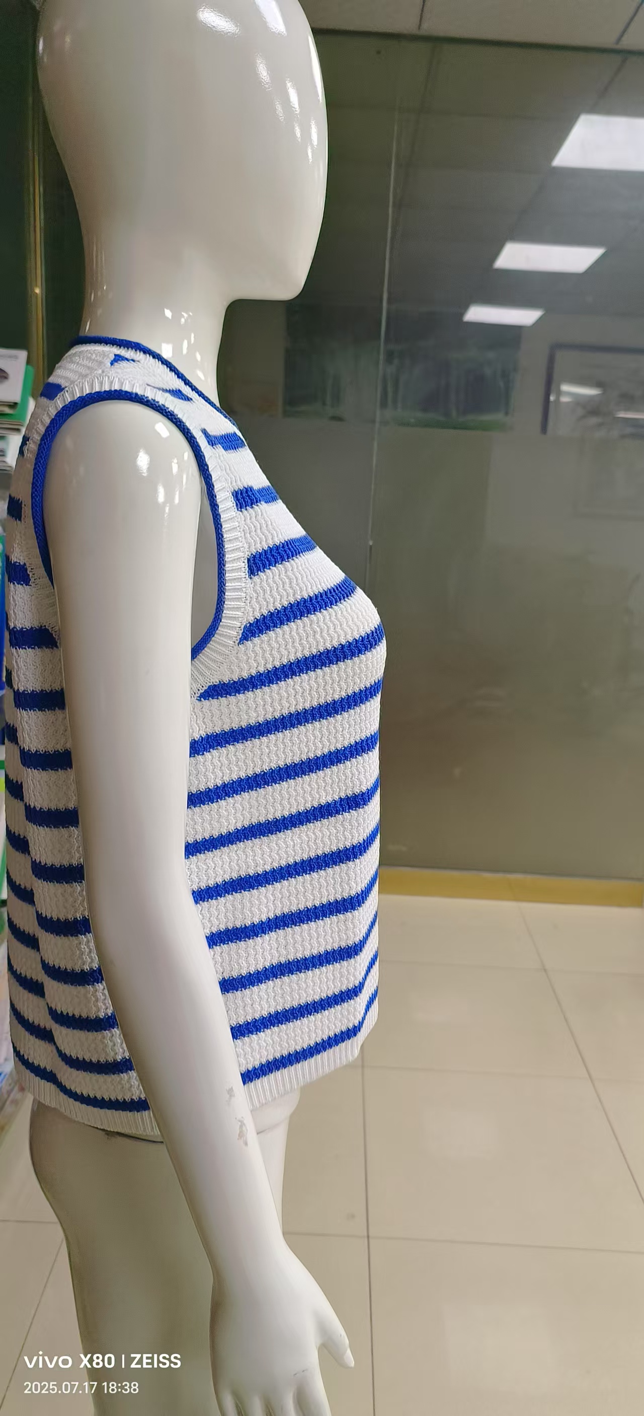 Casual and fashionable women's vest Diverse styles available for customization