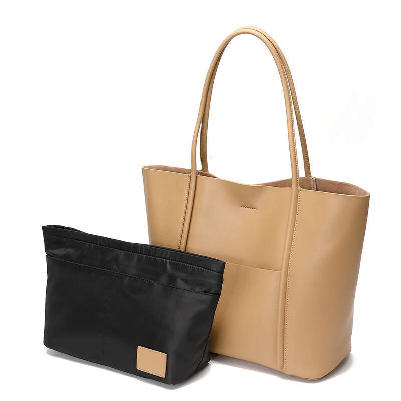 2025 New Designer Luxury Women's Tote Summer Handbag Cowhide Commuter Shoulder Bag for Women Large Capacity