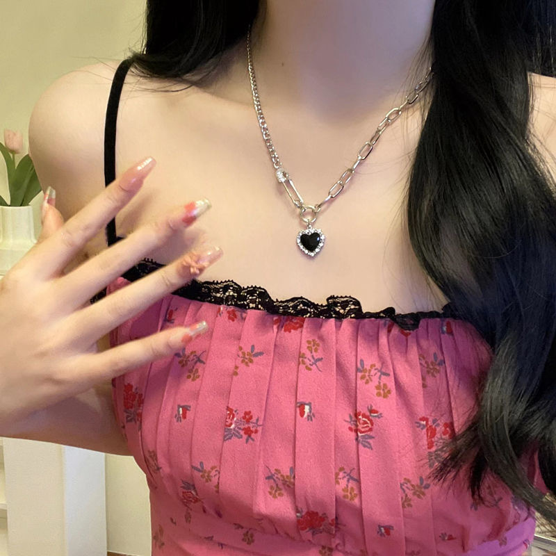 Ins Niche Design Black Heart Necklace for Women with Full Dia Pins 2023 Personalized Fashion Versatile Collarbone Chain Jewelry for Women