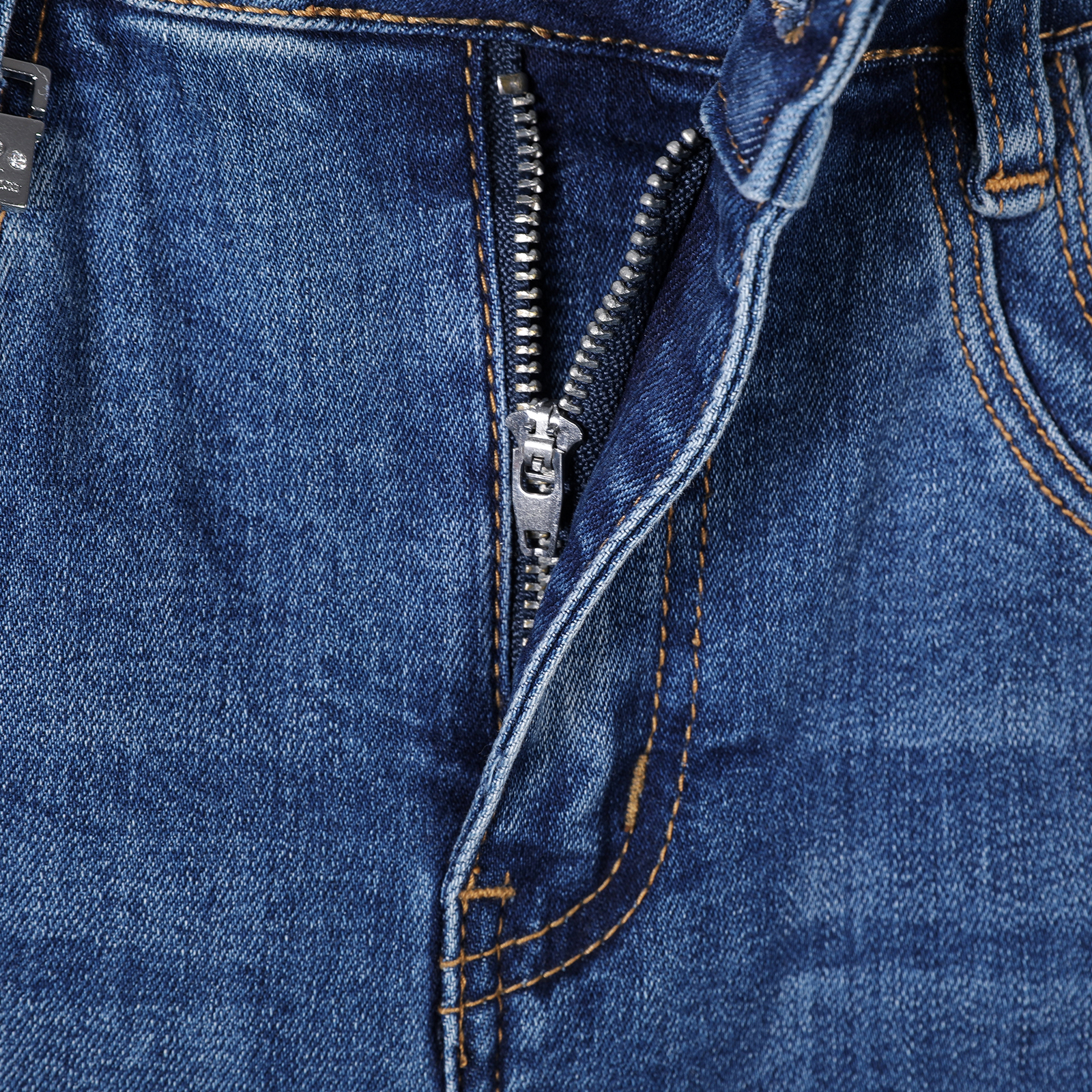 Women's tight jeans with stretch slim fit lifted buttocks and long legs are versatile for daily casual wear