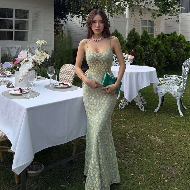 2025 Spring New Women's Solid Color Slim High Waist Fashion V-neck Strap Sleeveless Dress ce0