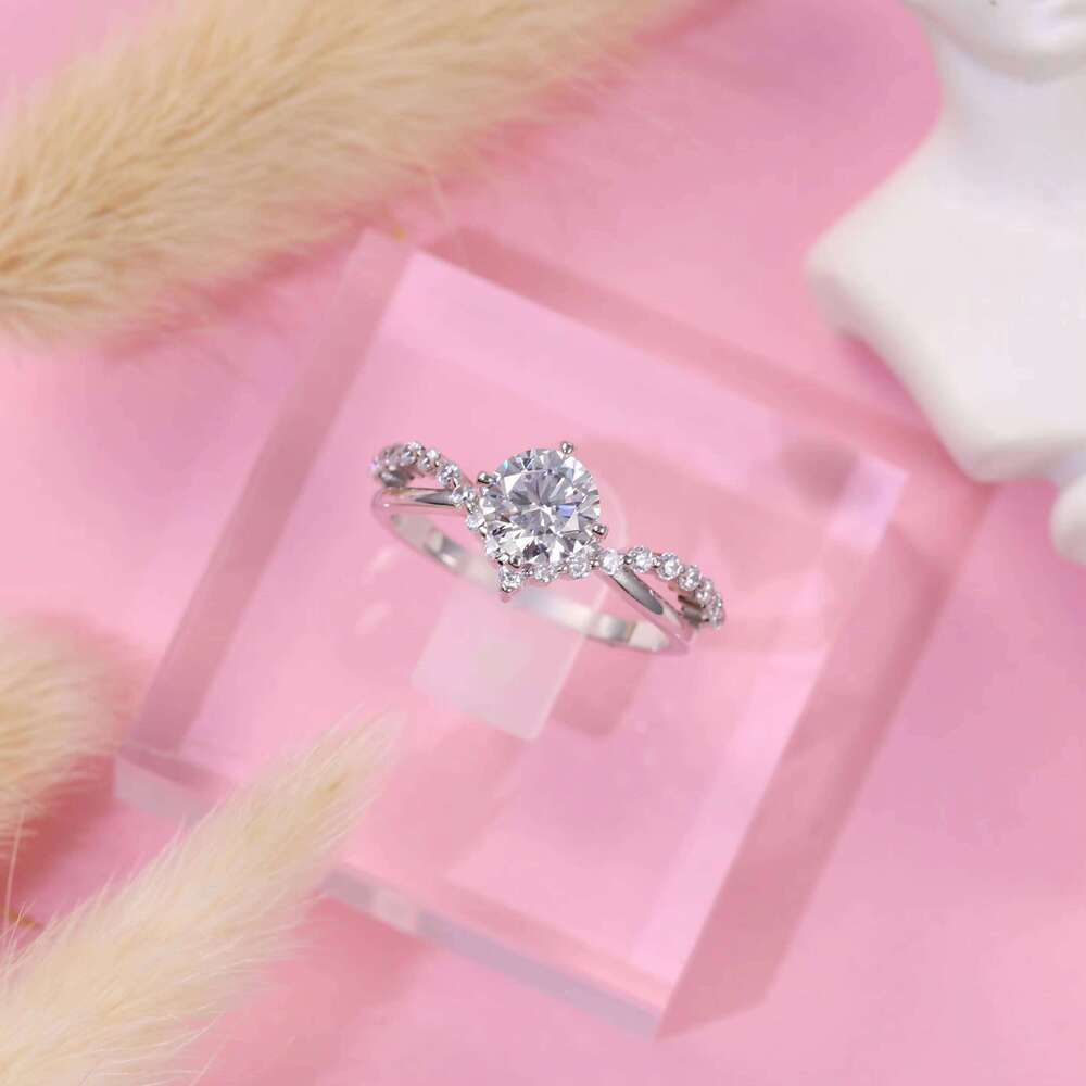 Trendy Jewelry Round Shape 1.0 Moissanite Dia Gold Wedding Rings Women