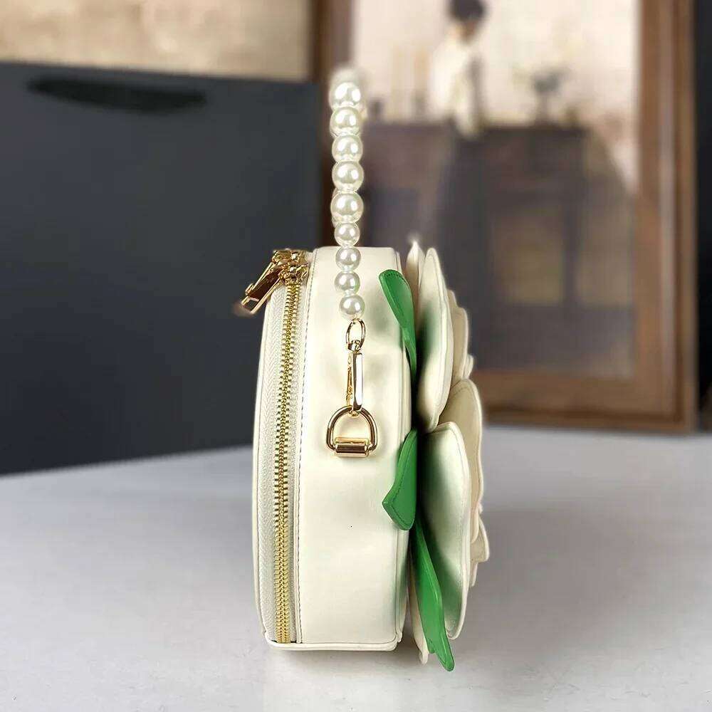 Luxurious designer 2025 New Personalized Fashion Flower Versatile Sweet Pearl Handheld Small Single Cross Shoulder Women's Bag