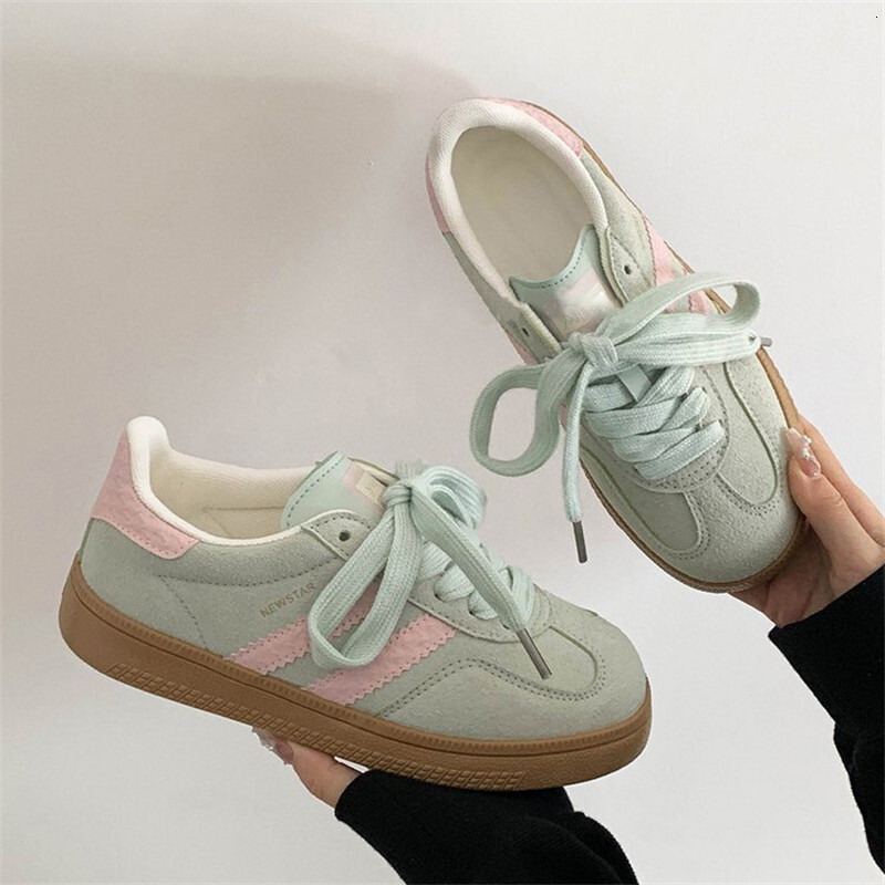 American Style Flat Niche German Training 2024 Summer New Versatile Sports Casual Shoes for Women with Skirts ddmythur