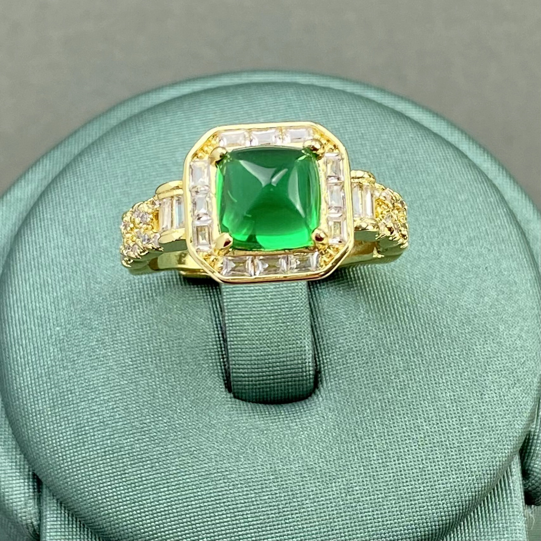 Imitation Natural Colombian Cultivated Emerald Sugar Tower Ring Luxury Jewelry For Women Creative Cuban Chain Design Colorful Designer Jewelry Gem Gre