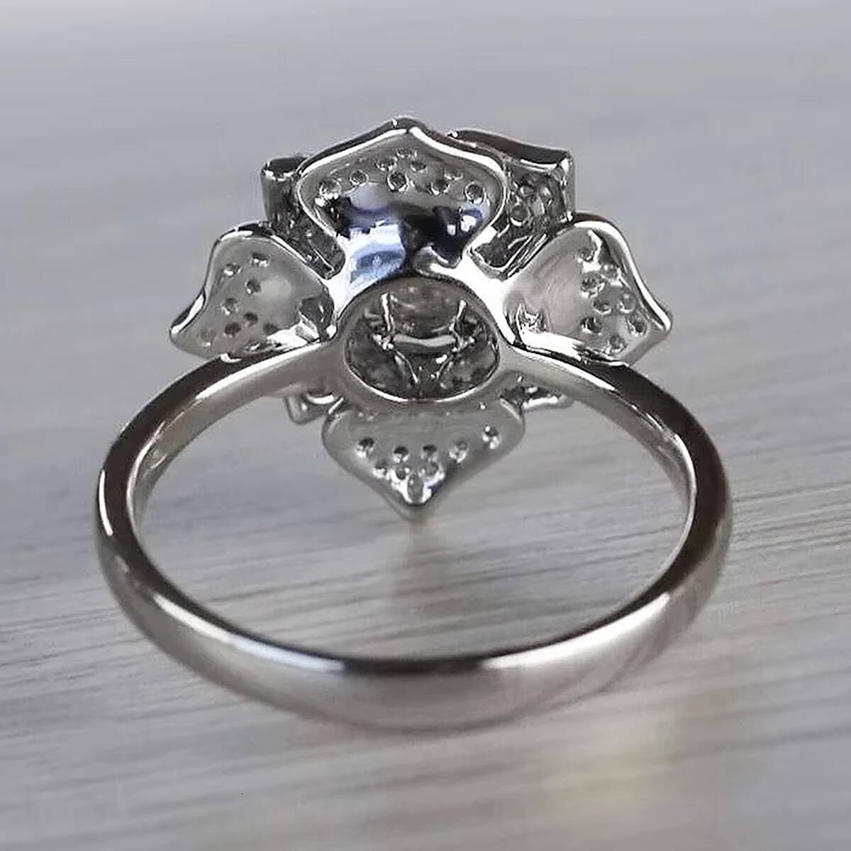 CAOSHI Luxury Flower Design Full Paved Simulated Moissanite Finger Rings for Exquisite Women Wedding Silver Plated CZ Rings OEM