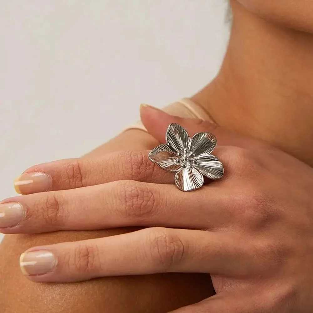 Elegant stainless steel floral ring suitable for women gold sun starfish open ring finger jewelry wedding gift punk W250417