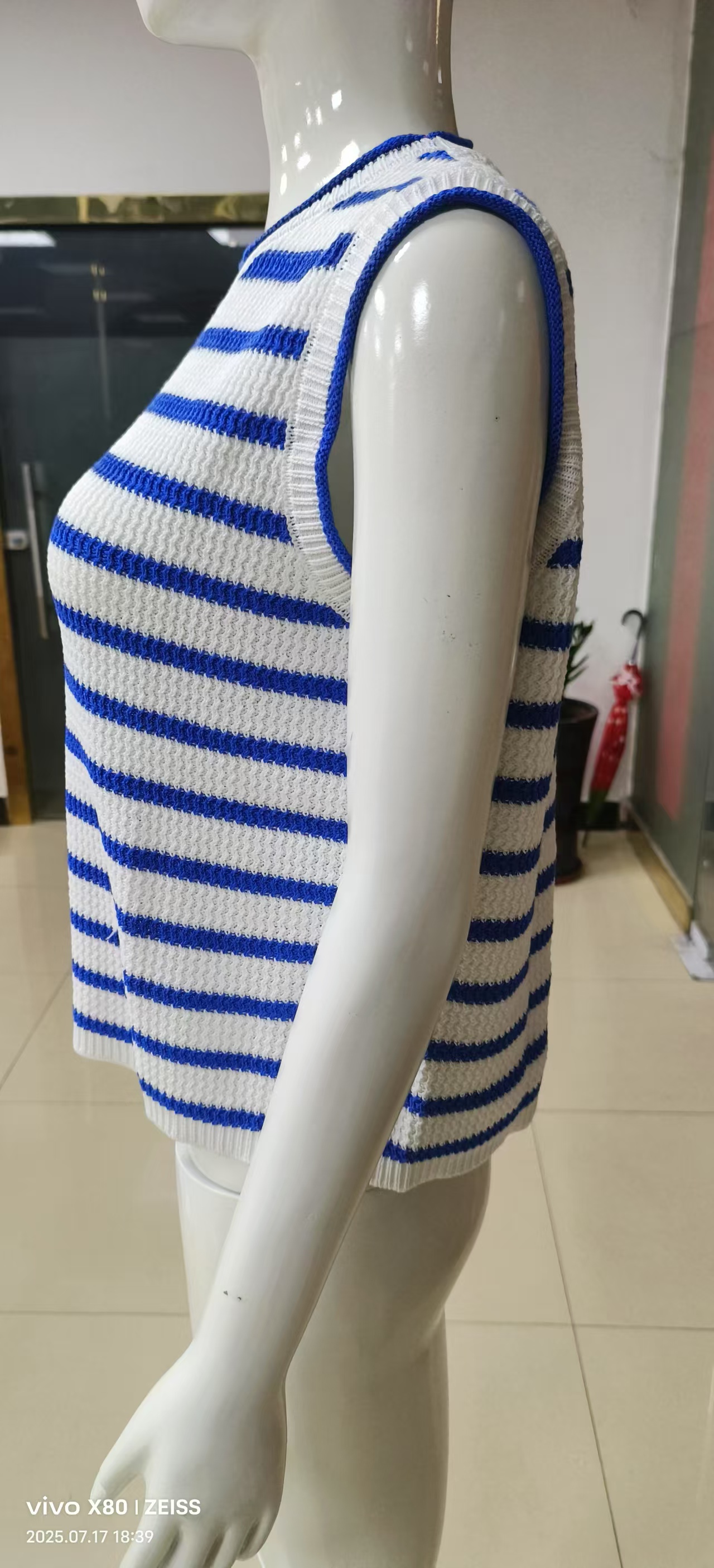 Casual and fashionable women's vest Diverse styles available for customization