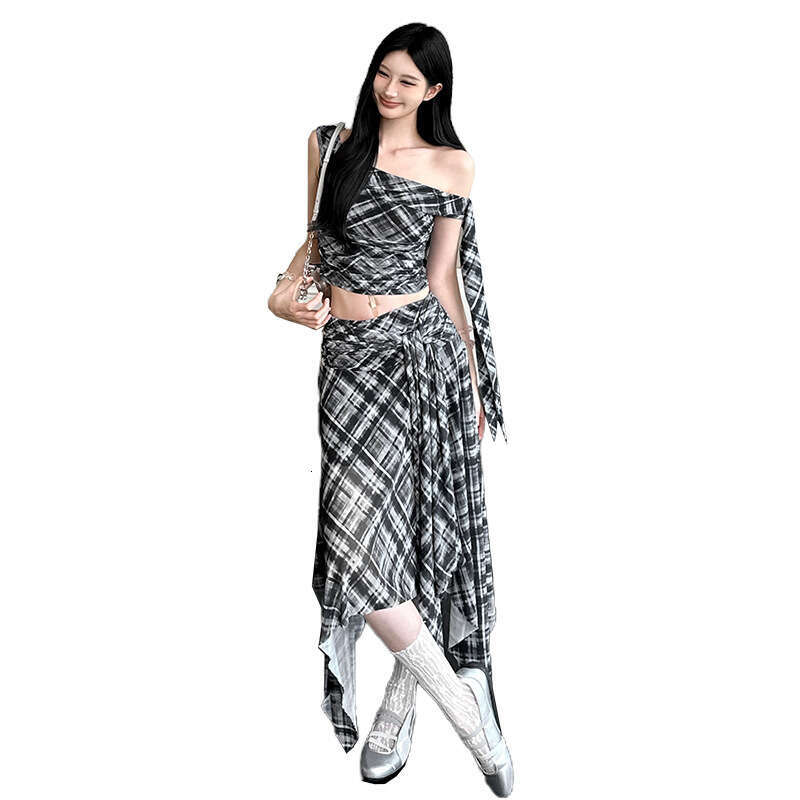 2025 Summer New Pure Desire Gentle Style Pattern Design Elegant Slim Single Shoulder Asymmetrical Neck Suit for Women 43e