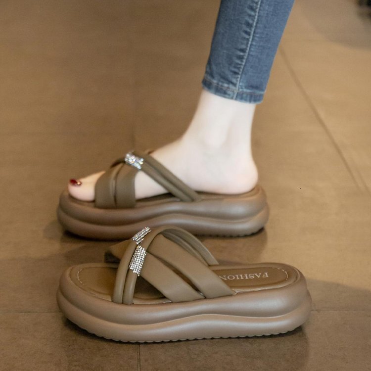 Women's Summer 2025 New Trendy Soft Non-Slip One-Strap Platform Thick Sole Fashion Beach Sandals for Women ddmythur