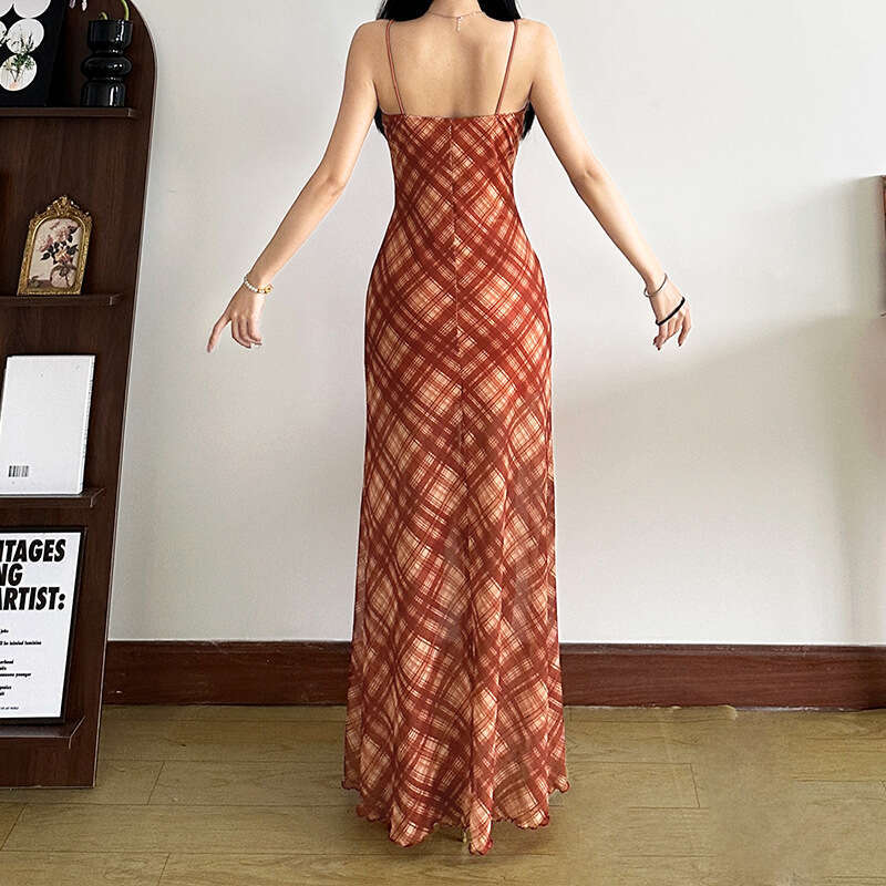 2025 Spring New Women's Solid Color Slim Fit High Waist Fashion V-neck Strap Sleeveless Dress 8b0