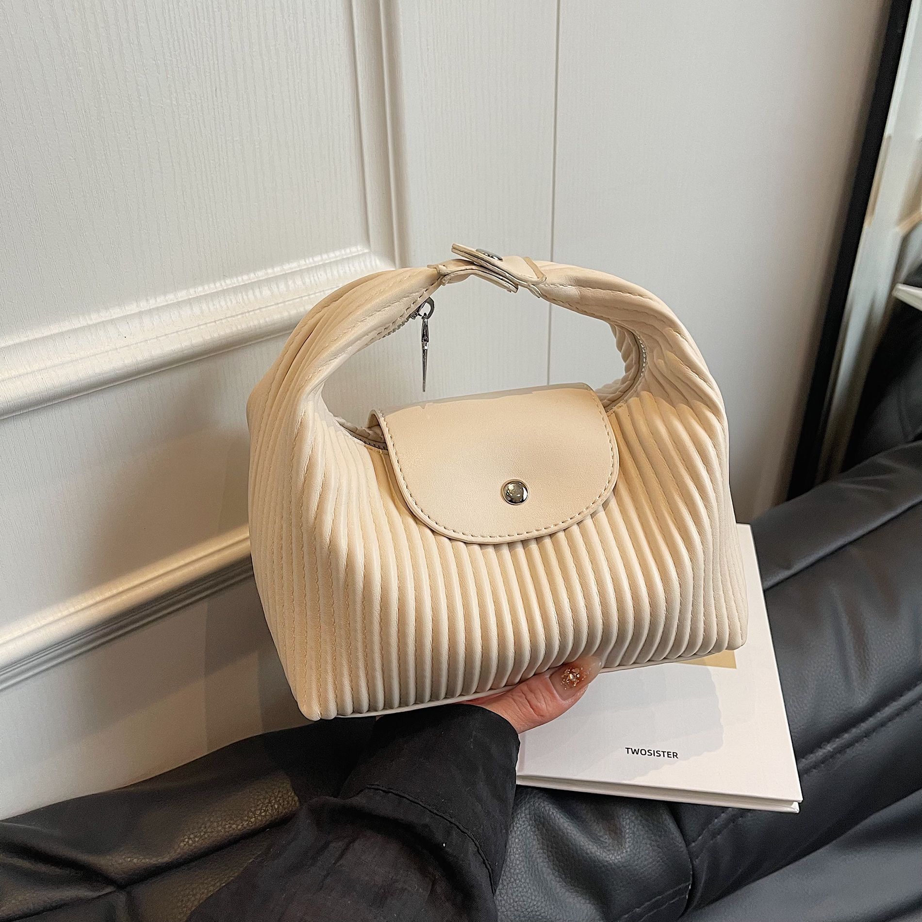 Luxury Brand Designer Bag Crossbody Bag Women's Bag 2025 New Dragon Bags Xiang Simple Commuting Pleated Trendy Versatile Shoulder Handbag