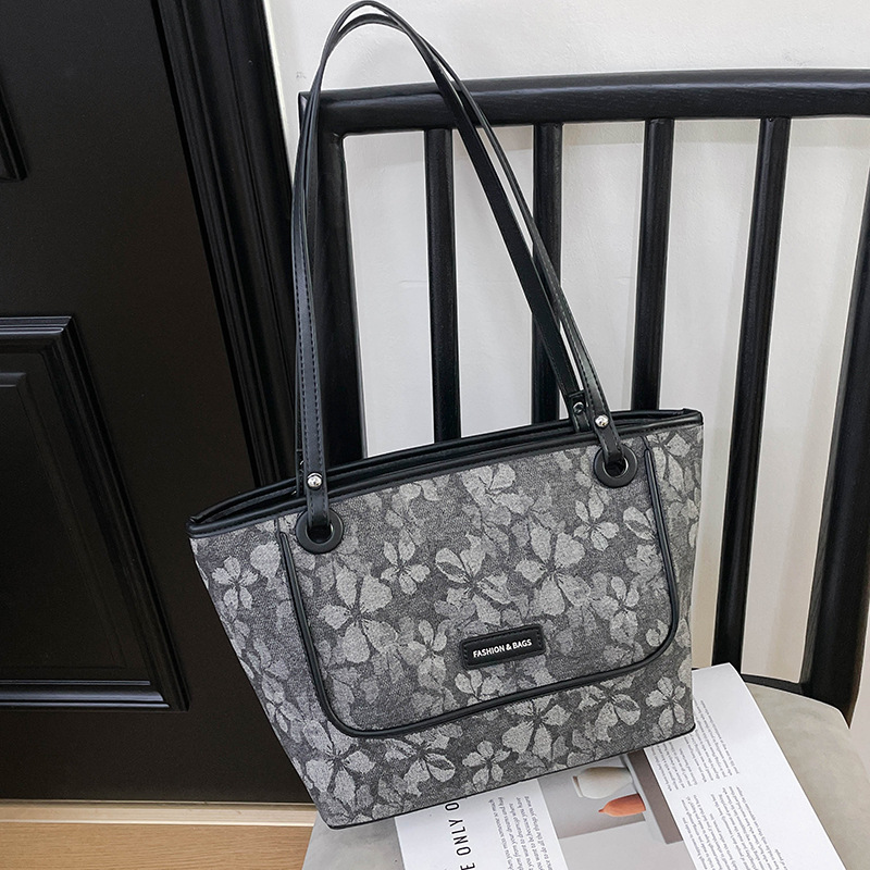 Luxury Brand Designer Bag Minimalist Large Capacity Tote Bag For Women 2025 New Summer Trend Versatile Commuter Large Capacity Handbag Shoulder Bag