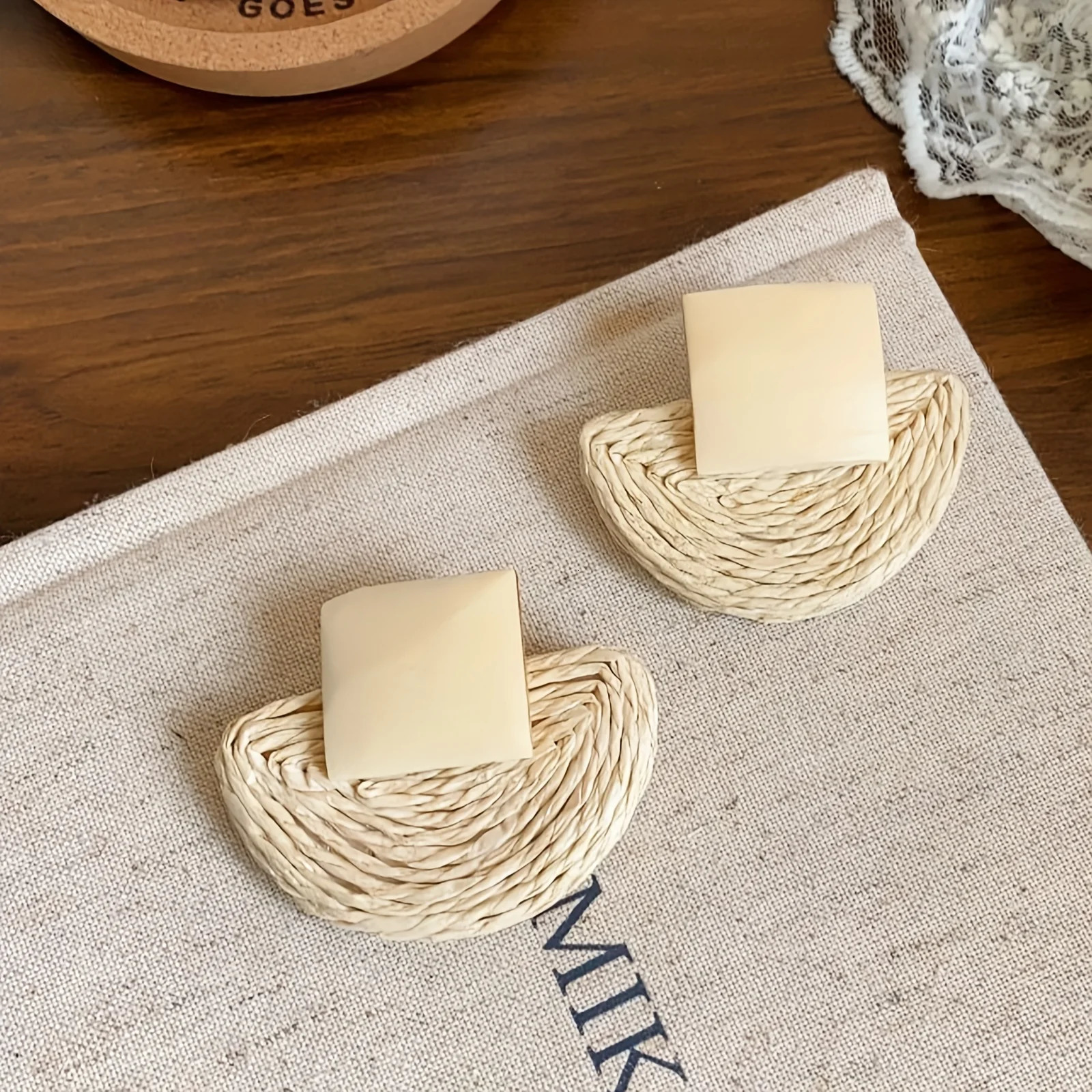Bohemian Retro Wooden Raffia Weave Geometric Earrings Versatile for WomenS Daily Wear and Beach Vacation Accessory 250715