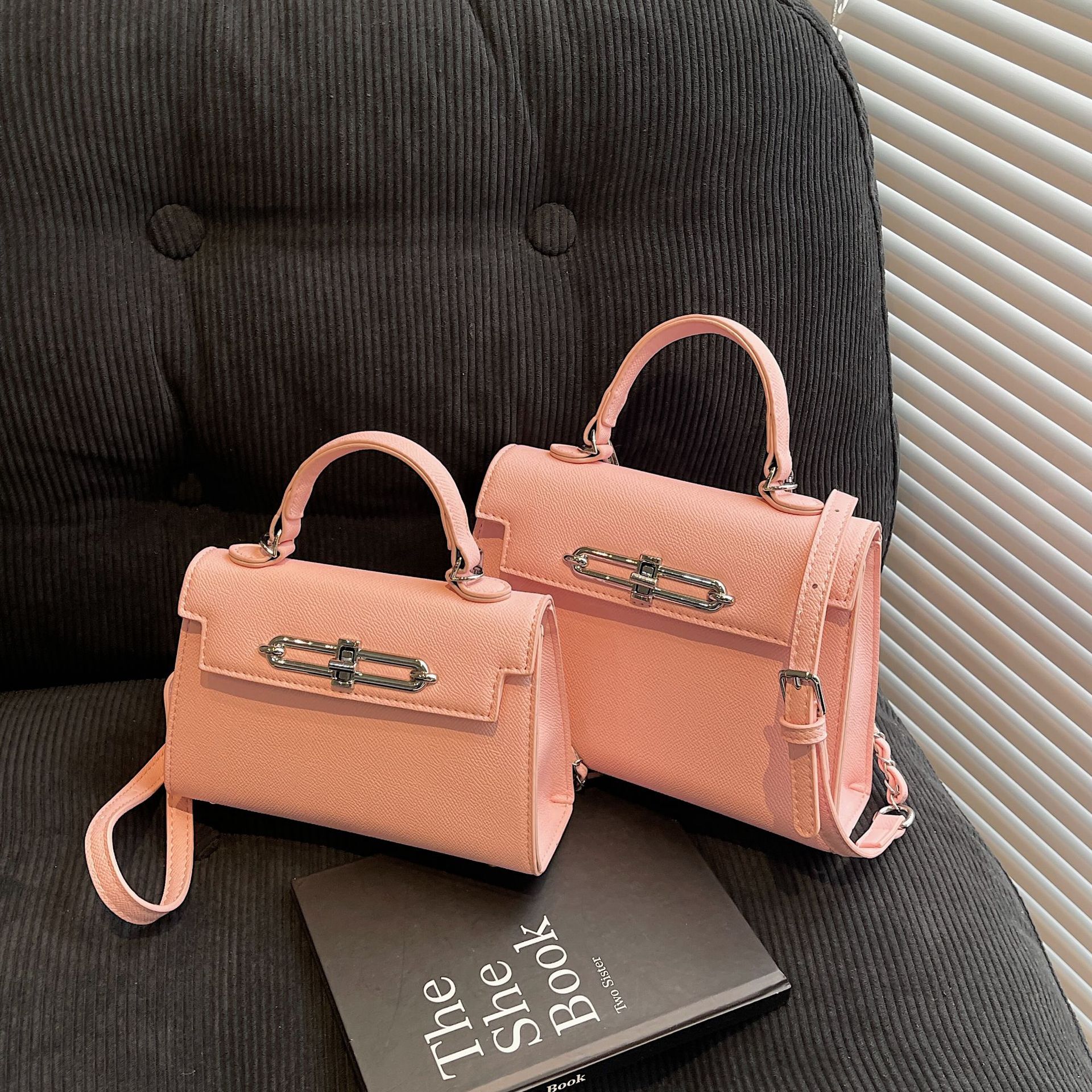 2025 Summer New Women's Shoulder Bag Mini Niche Design Handbag Mini Handheld Summer New Women's Crossbody Bag Summer New Designer Bag
