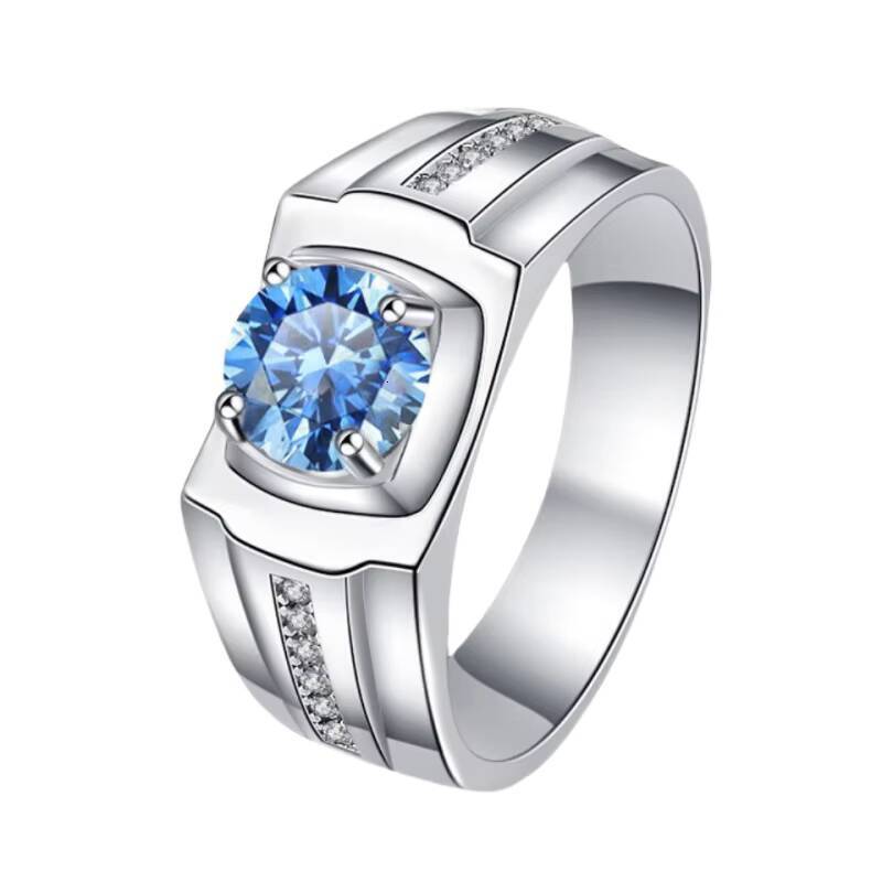 A Fashionable Moissanite Silver Ring with a Solid and Simple Texture