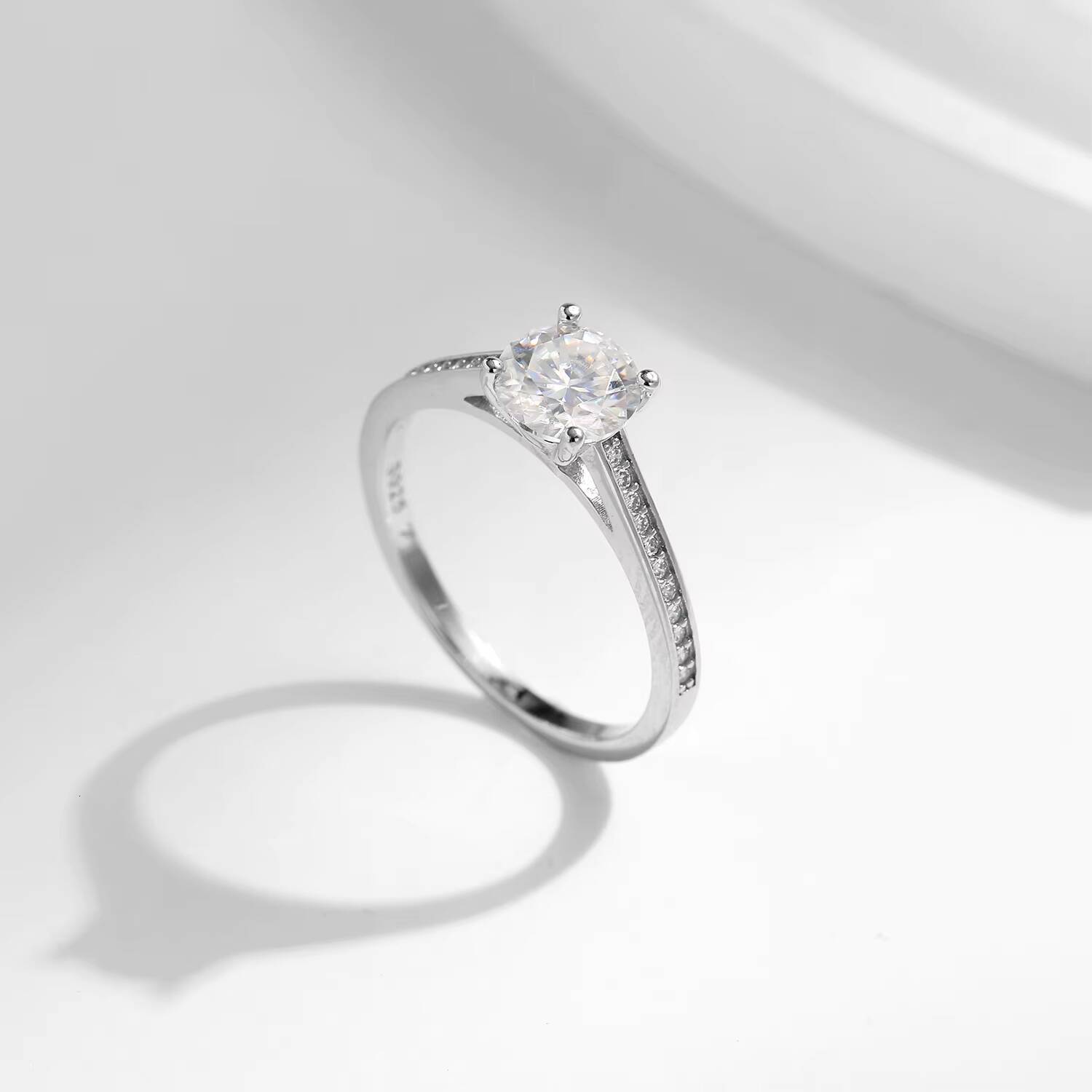 925 Sterling Silver Classic Wedding Engagement Band Jewelry D Color Lab Diamond 1CT Moissanite Ring for Women