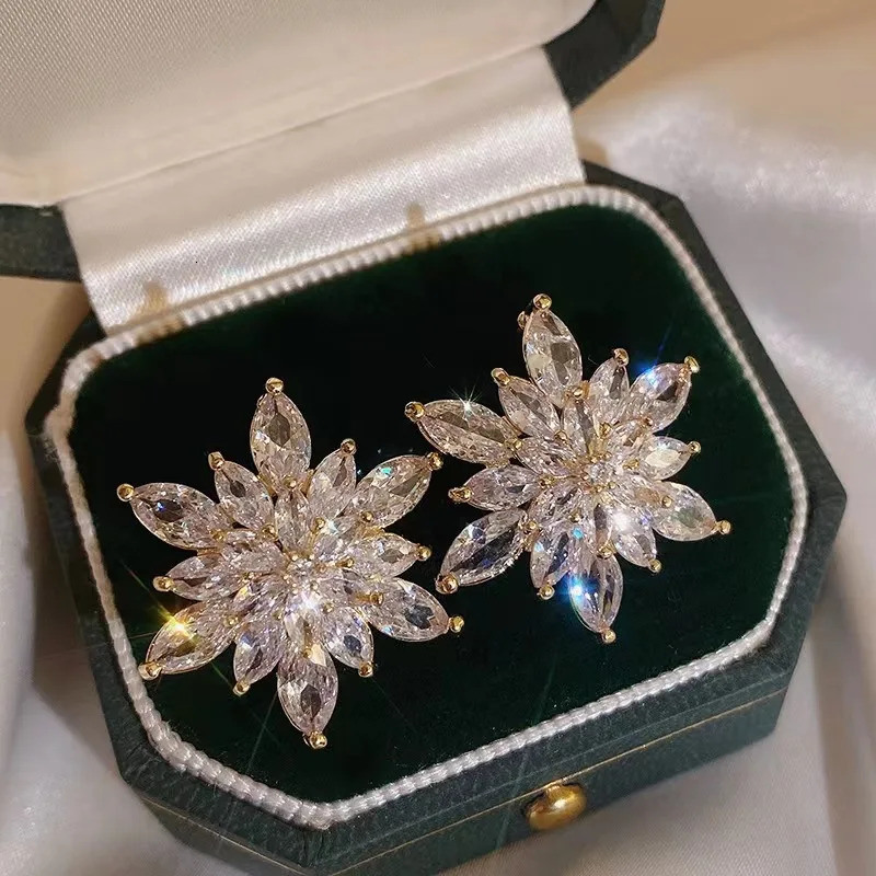 ZAKOL Korea Fashion Black Zircon Flower Stud Earrings for Women Shiny Wedding Party Jewelry 2023 250715