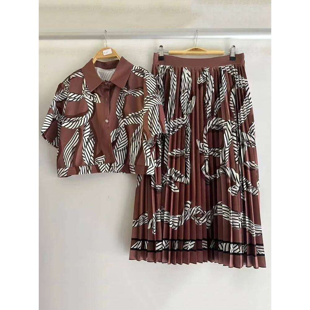 Designer Leisure High Quality Vintage geometric print lapel short shirt two-piece 2025 summer women's wear + high waist loose pleated skirt fashi