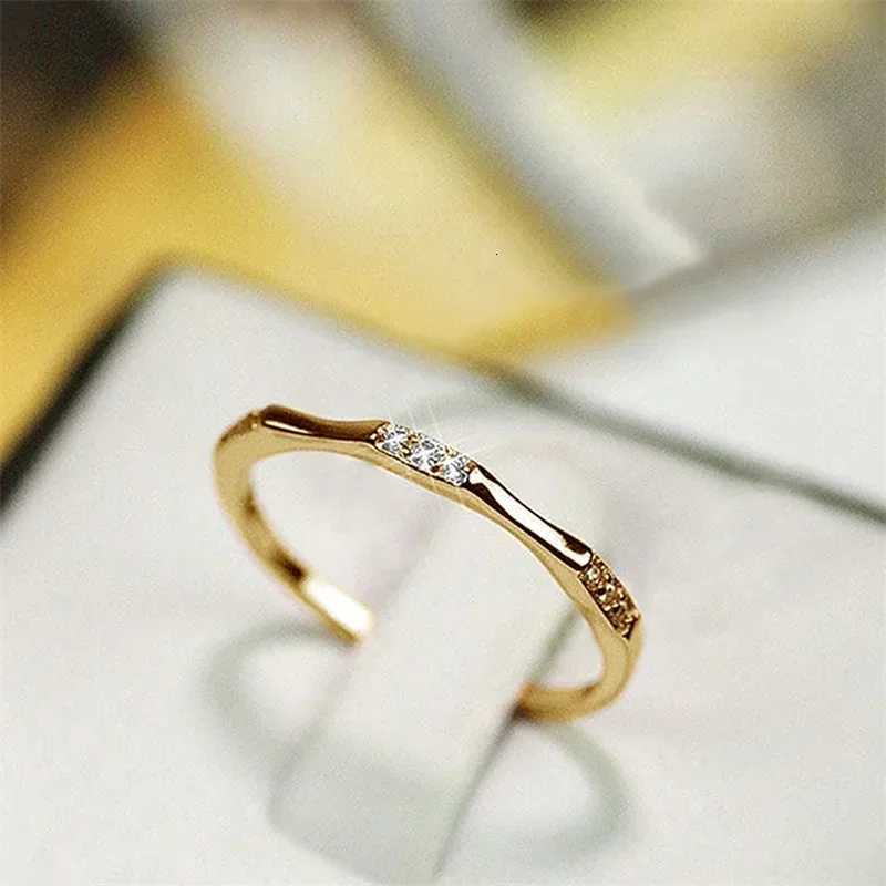 Minimalist Womens Wedding Ring Thin Strip Dazzling Cubic Zirconia Simple Fashion Womens Party Statement Jewelry W250417