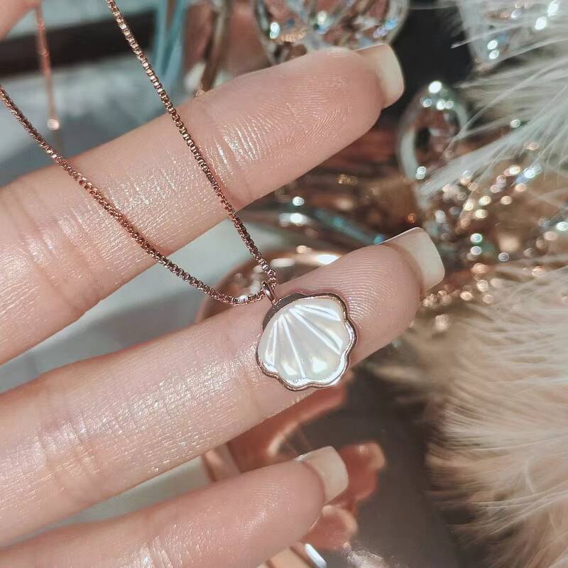 2024 Fashion Jewelry Necklace for Women Girls Minimalist Designer Shell Pendant Initial Necklace Silver Necklace