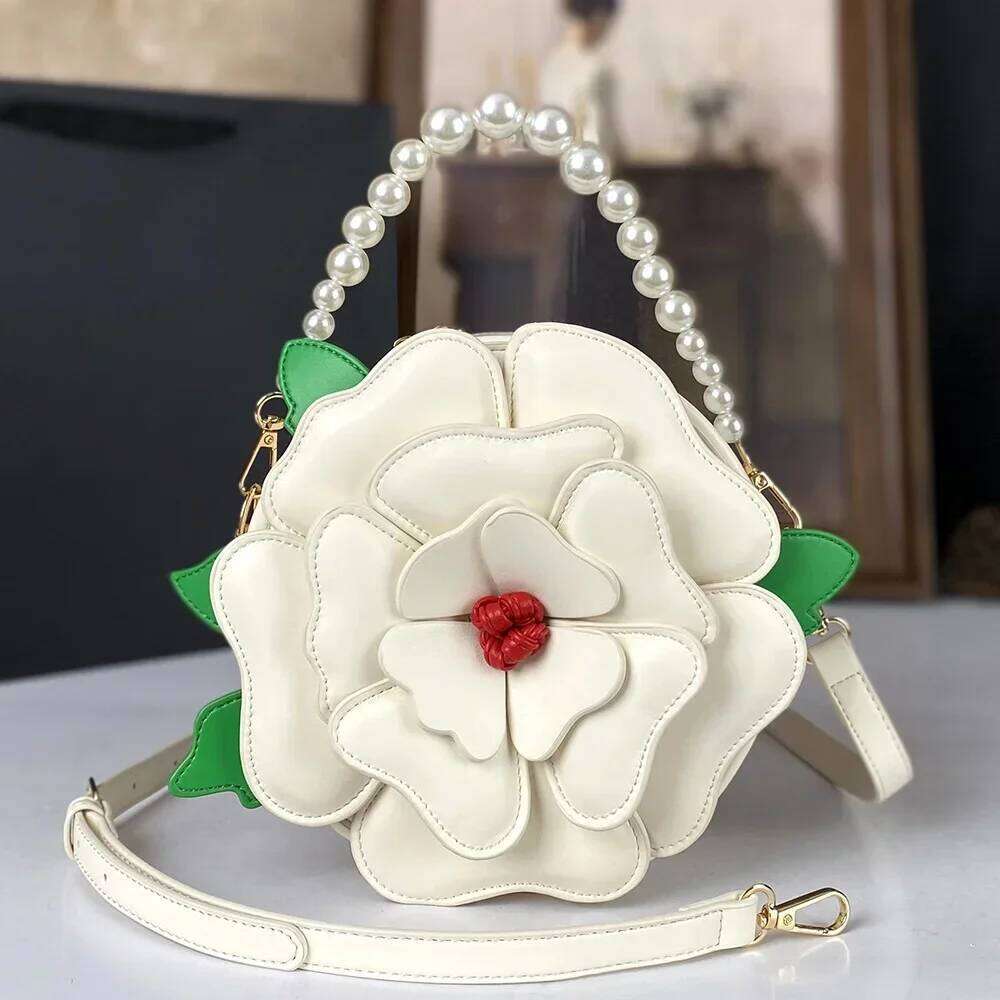 Luxurious designer 2025 New Personalized Fashion Flower Versatile Sweet Pearl Handheld Small Single Cross Shoulder Women's Bag