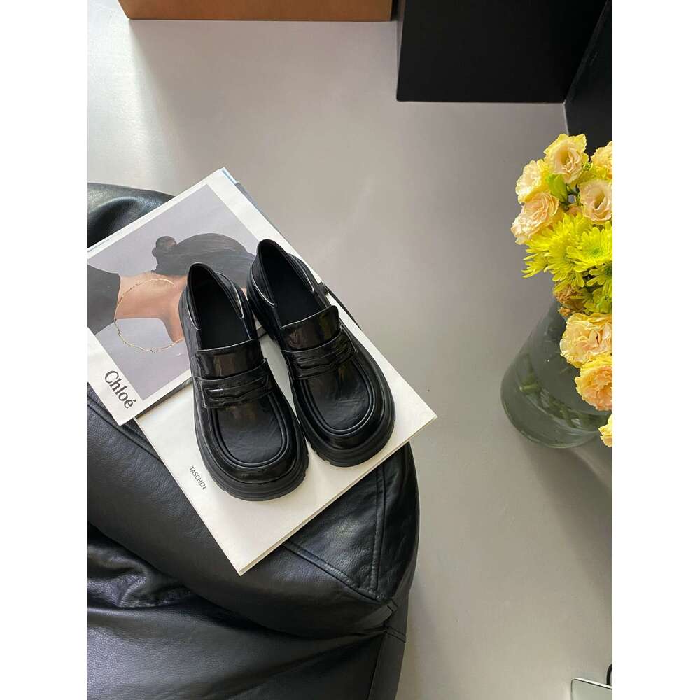 British Style Thick-Soled Leather Shoes for Women, Korean Version, Campus Style, Soft Leather, Comfortable, Height-Increasing Loafers