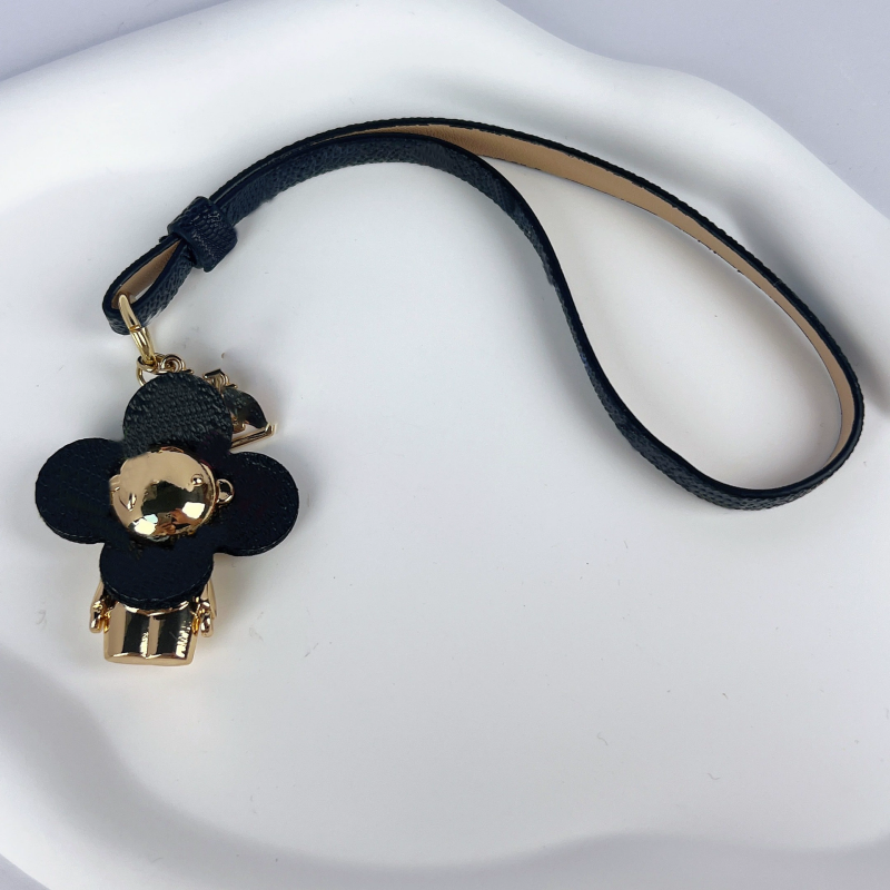 Fashionable designer keychain bag charm car keyring dainty letters old flower printing key chain wallet accessories luxury ornaments daily outfit ho0229