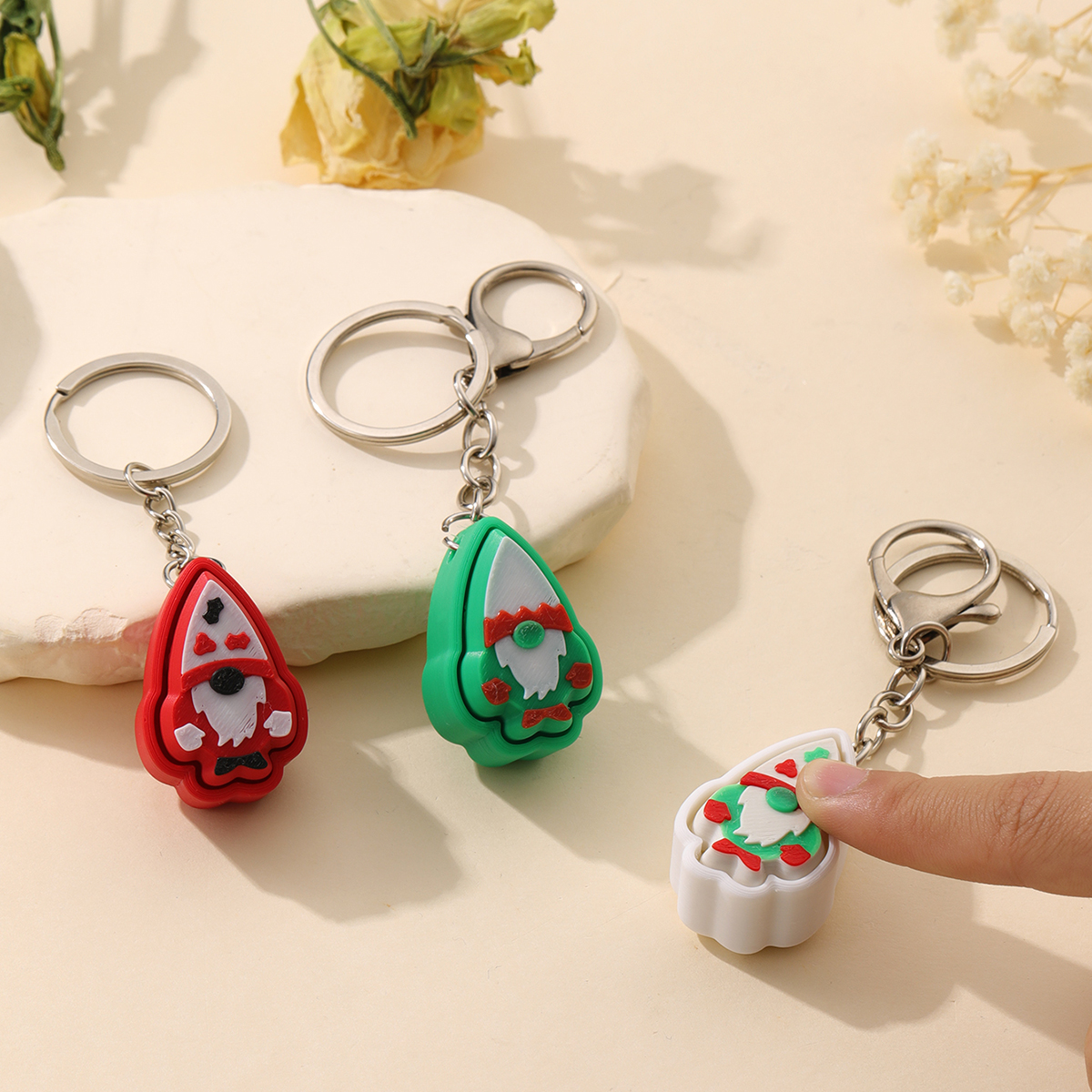 3D Printed Christmas Tree Keychain - Adult Stress Relief Toy, Portable Anxiety Relief Tool with Clickable Keyboard Design