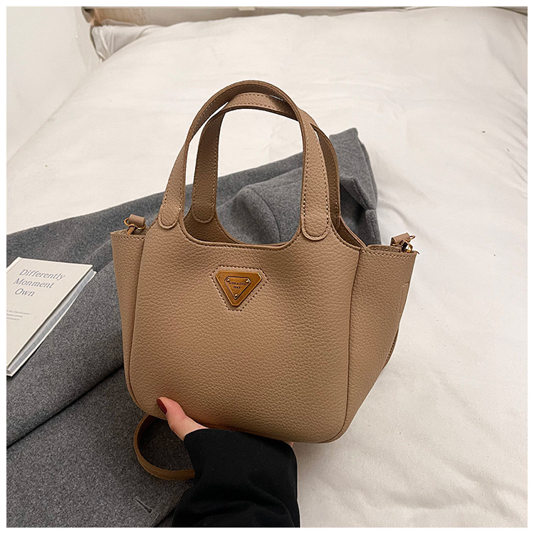 Luxury Brand Designer Bag Vintage European And American Style Fashion Versatile Bucket Bag Personality Simple Trendy Crossbody Bag High-End Commuting 