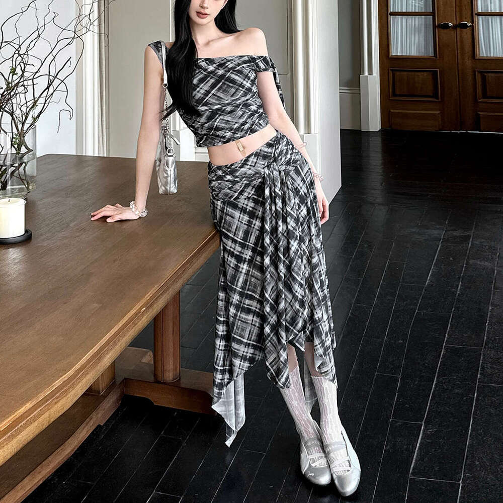 2025 Summer New Pure Desire Gentle Style Pattern Design Elegant Slim Single Shoulder Asymmetrical Neck Suit for Women 43e