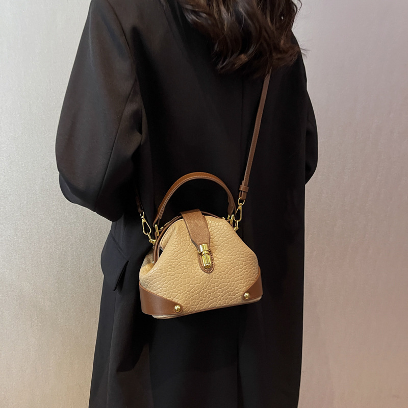 2025 Summer New Women's Shoulder Bag New women's Fashion Handbag Women's Crossbody Bag Simple Texture Summer New Leisure Fashion Design