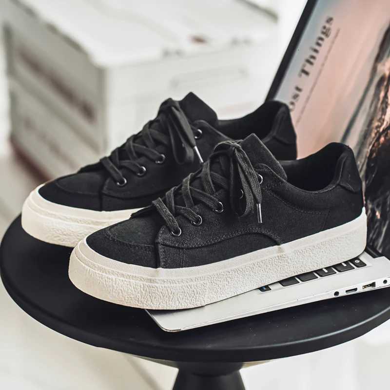 Mens Casual Sneakers Shoes Breathable Trend Mens Running Shoes Thick Sole Trend Comfortable Mens Skateboard Trainers FootwearXJ250725