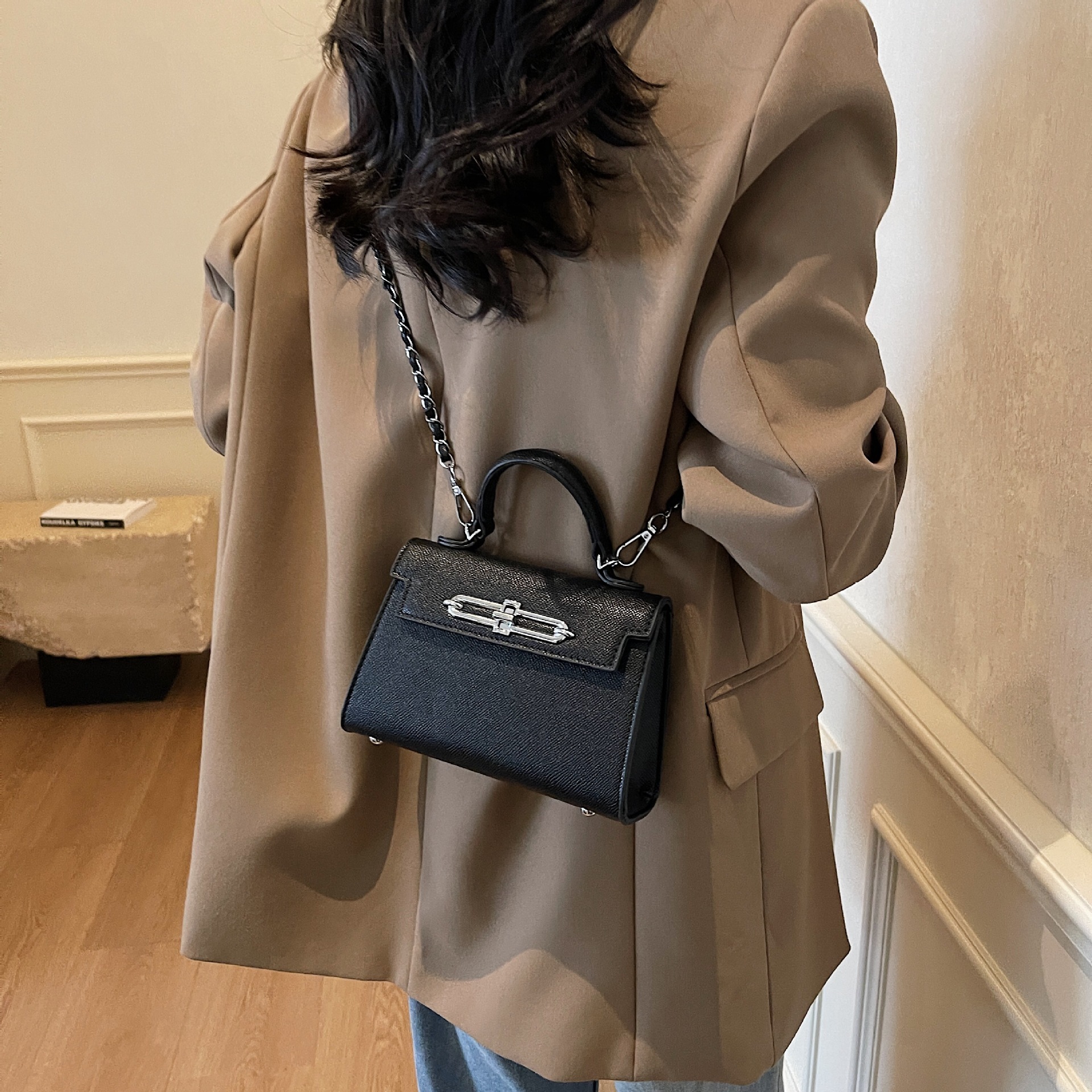 2025 Summer New Women's Shoulder Bag Mini Niche Design Handbag Mini Handheld Summer New Women's Crossbody Bag Summer New Designer Bag