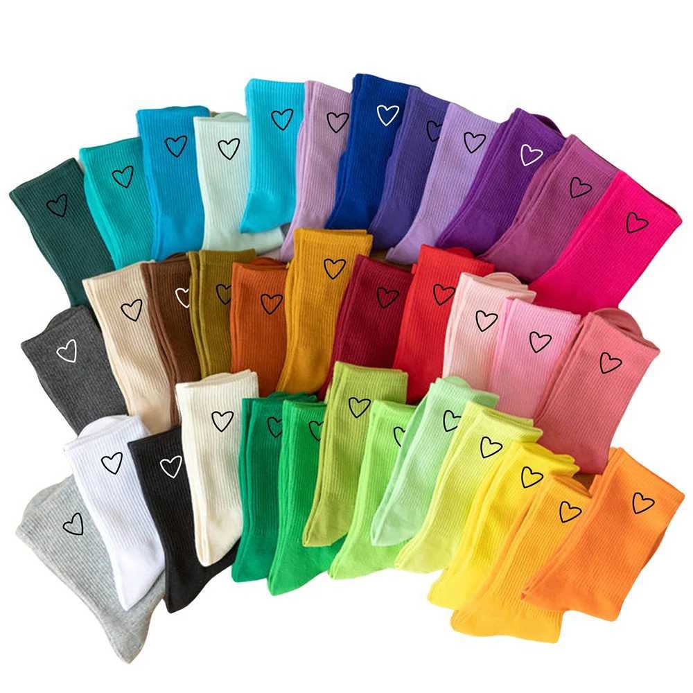Random 5/10/20 Pairs Unisex Mid Socks Heart Pattern Breathable In Simple Women Men Sweat High-Quality Casual Fashion Sport Socks X250725