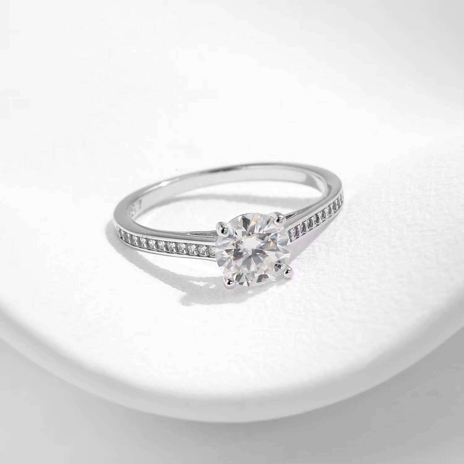 925 Sterling Silver Classic Wedding Engagement Band Jewelry D Color Lab Diamond 1CT Moissanite Ring for Women