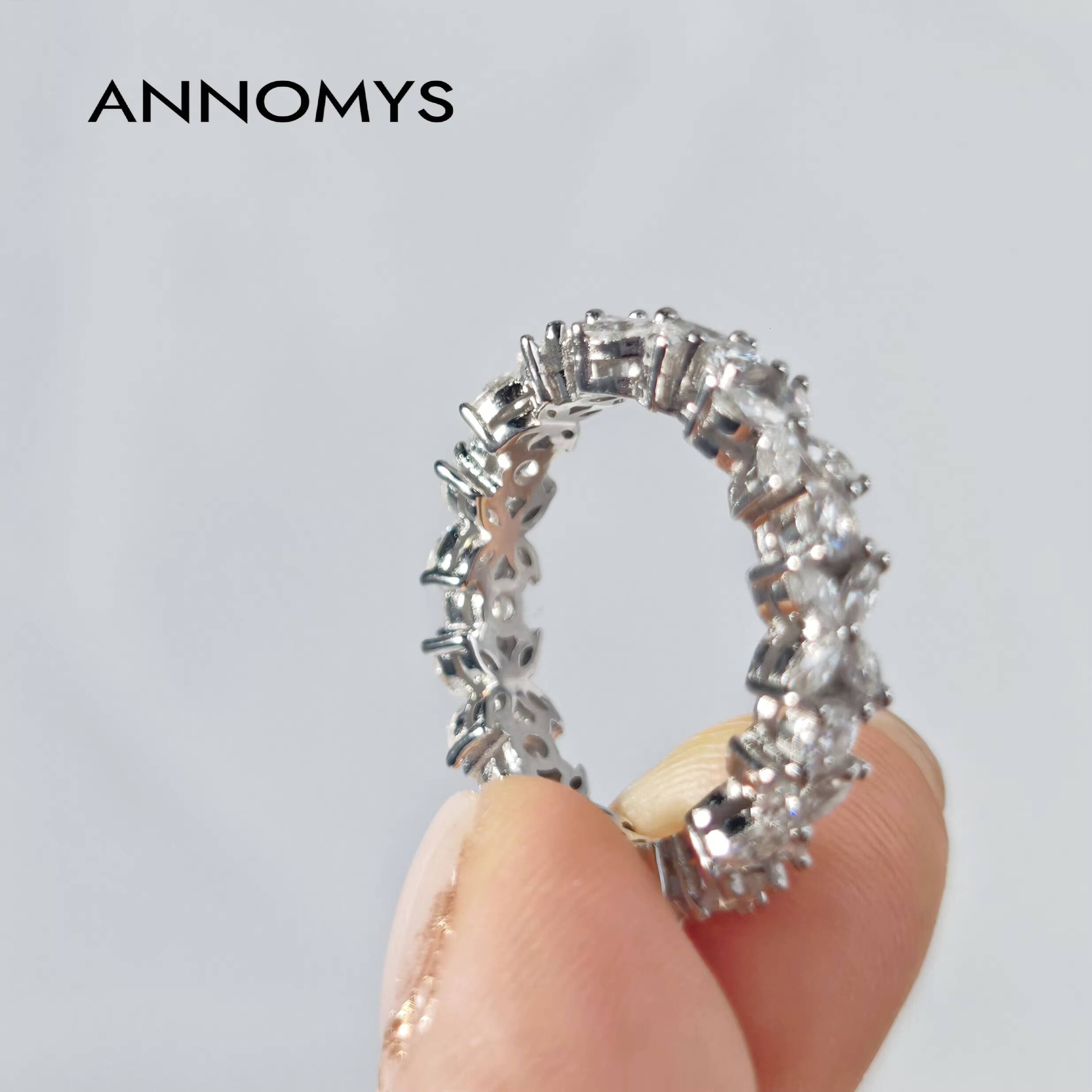 Elegant S925 Silver Moissanite Eternity Ring Luxury Circular Design with Iced Out Flower Ring for Women