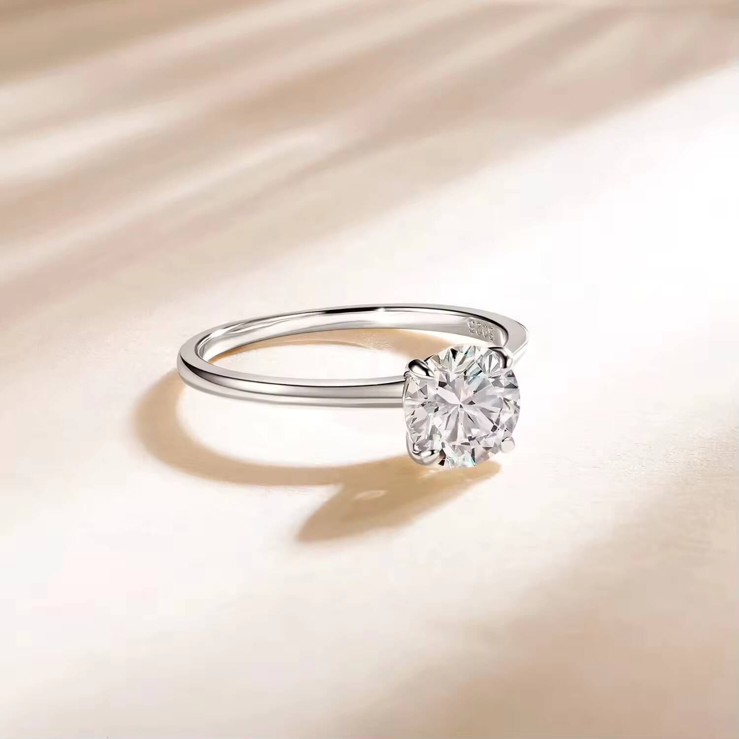 Tempusort 1.5CT Round Cut Moissanite Solitaire Engagement Ring Anti Tarnish Jewelry Rings for Women