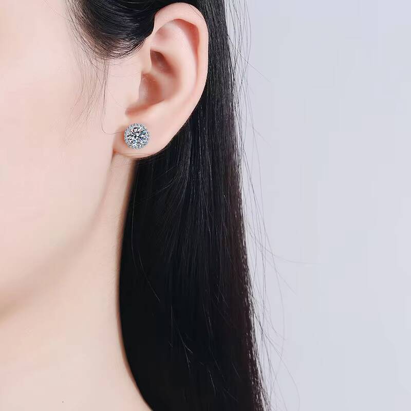 Iced Out 0.5ct 1ct 2ct halo Moissanite Diamond Earrings 925 Sterling Silver Hip Hop Moissanite Stud Earrings Men and Women