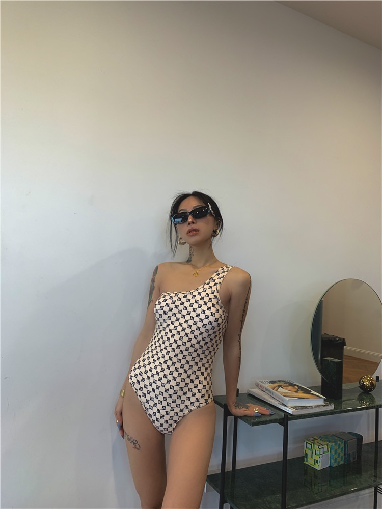 Elegant High Slit & Slim Fit Single Strap Bikini Top w/Graphic Patterned Bottom beachwear