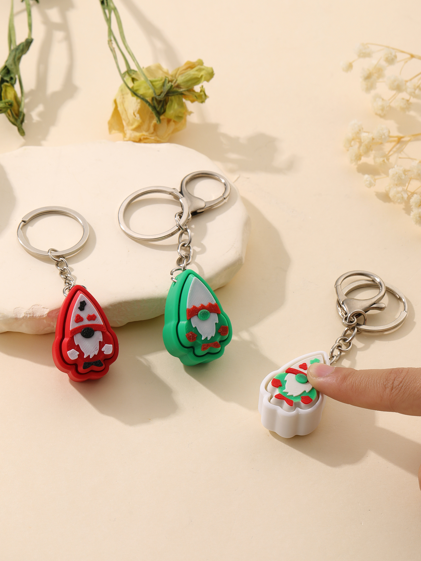 3D Printed Christmas Tree Keychain - Adult Stress Relief Toy, Portable Anxiety Relief Tool with Clickable Keyboard Design