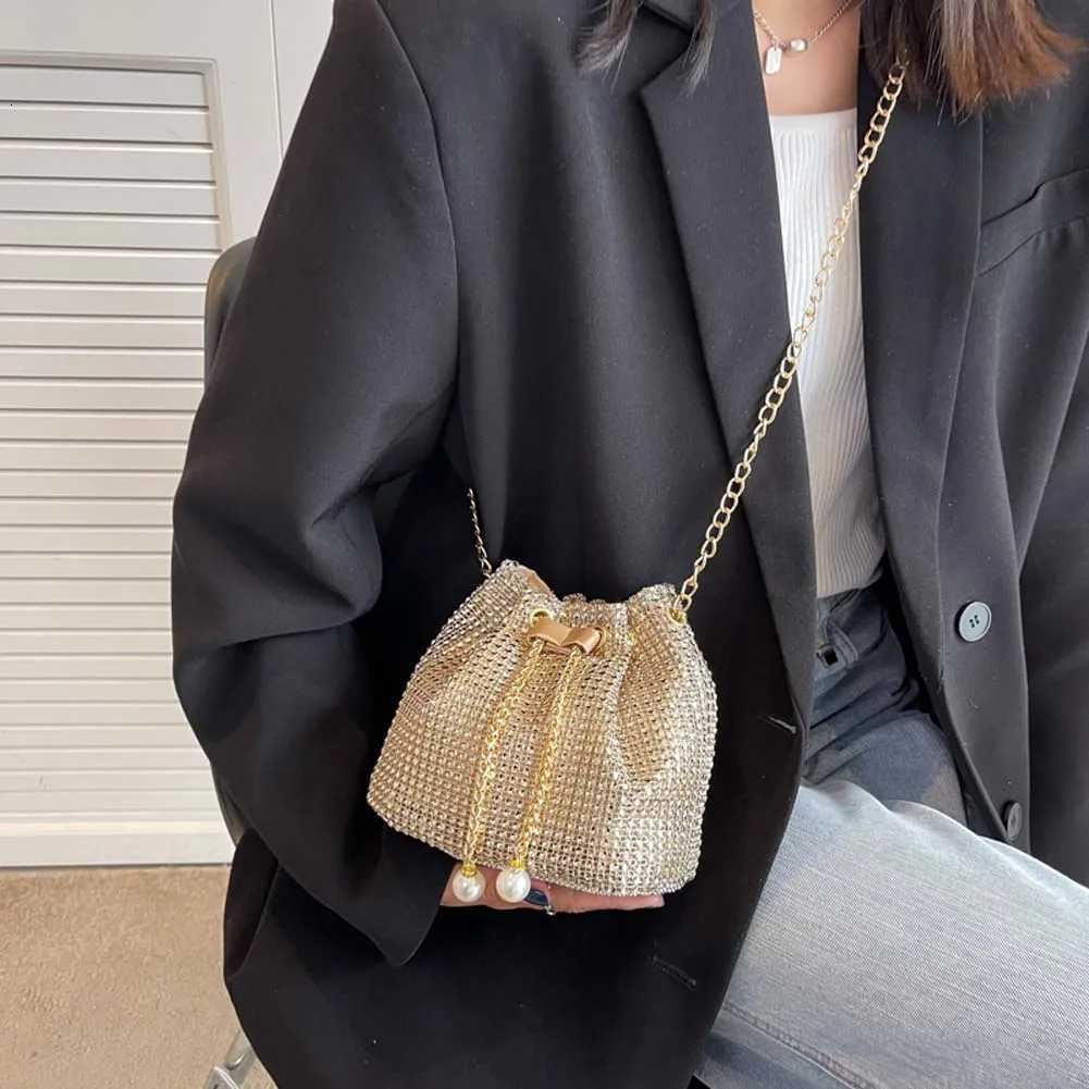 Women Chain Crossbody Bag Solid Color Rhinestone Glittering Satchel Bag Drawstring Shiny Sling Purse Dinner Party Bag Y250725