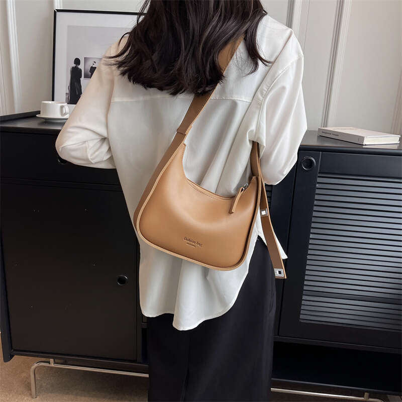 High-end Versatile Women's Single Shoulder Fashion Casual Wide Strap Crossbody Bag