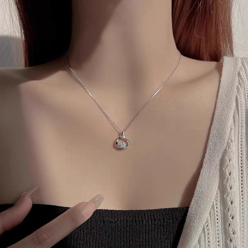 New Style Round Zircon Necklace for Women Stainless Steel Fashion Light Niche Design Simple Exquisite Clavicle Chain Jewelry for Women