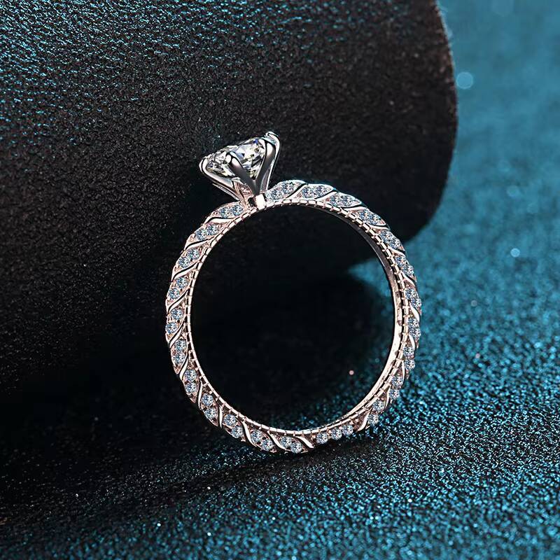 Factory Wholesale Luxury Moissanite Fine Jewelry Classic Design 925 Silver Engagement and Wedding Rings